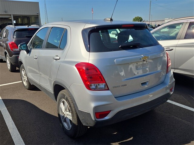 2017 Chevrolet Trax LS photo 2