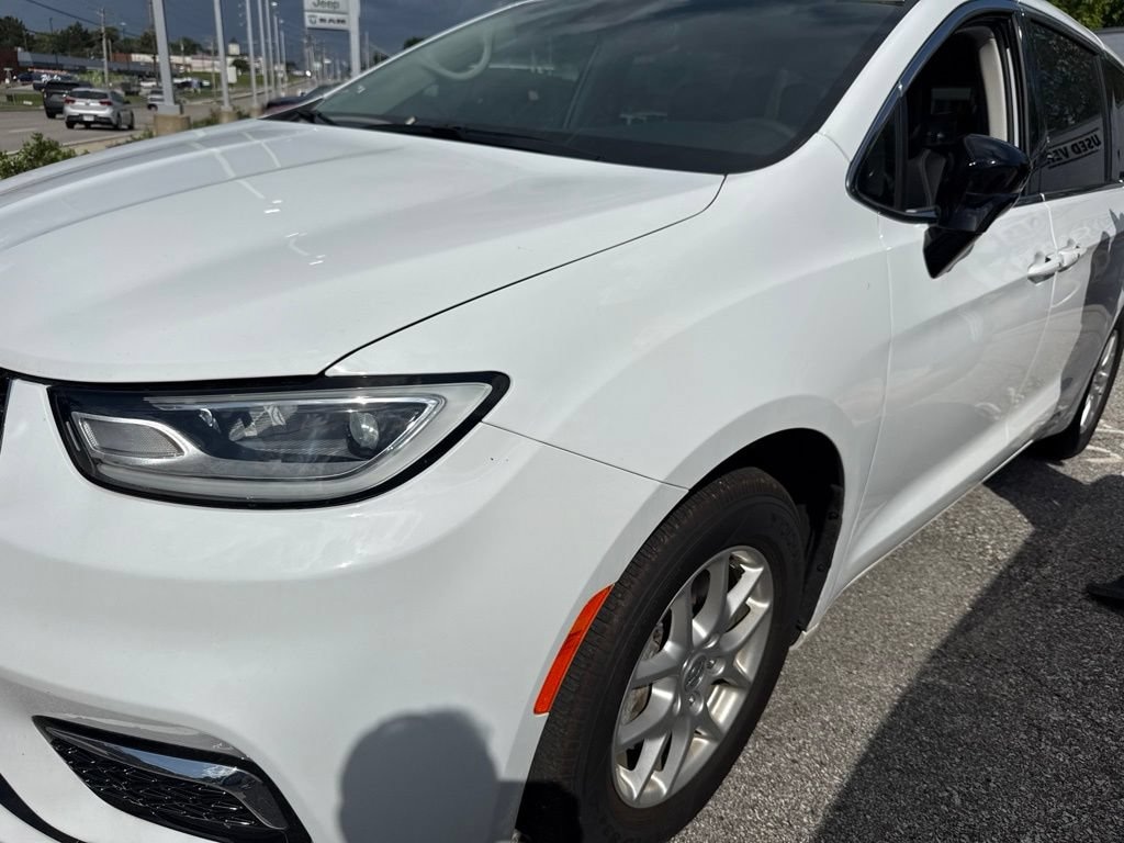 Used 2024 Chrysler Pacifica Touring L Van