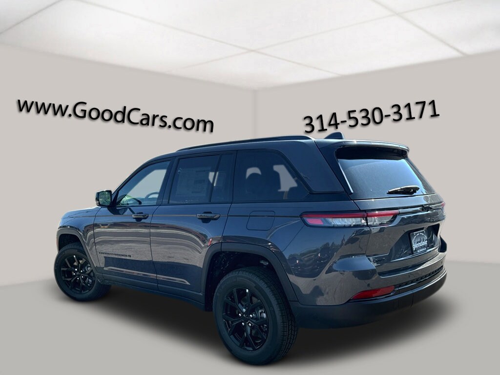 2025 Jeep Grand Cherokee Altitude photo 2