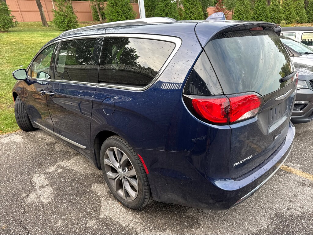 2018 Chrysler Pacifica Limited photo 2