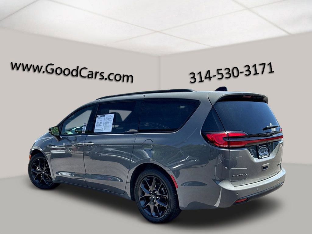 Used 2025 Chrysler Pacifica Limited Van