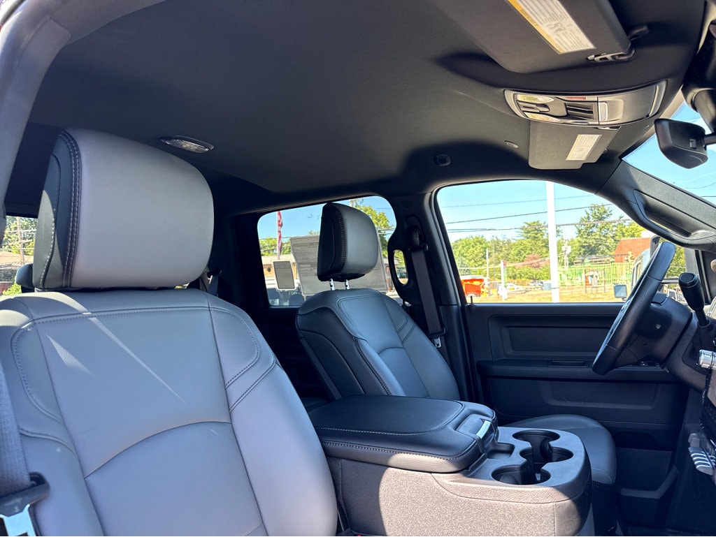 2026 RAM 3500 Tradesman - Photo 8