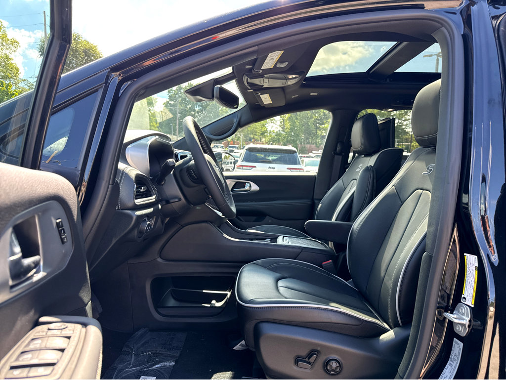 2026 Chrysler Pacifica Limited - Photo 13