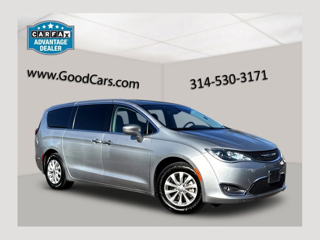 2019 Chrysler Pacifica Touring Plus's photo