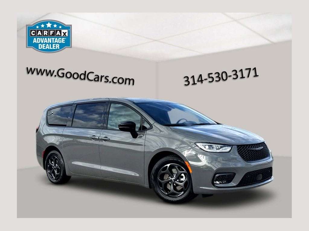 2023 Chrysler Pacifica Hybrid Limited's photo