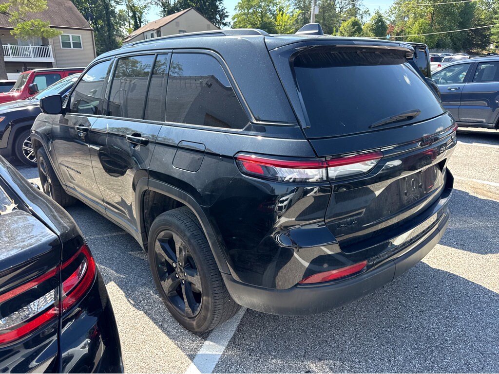 2022 Jeep Grand Cherokee Altitude photo 2