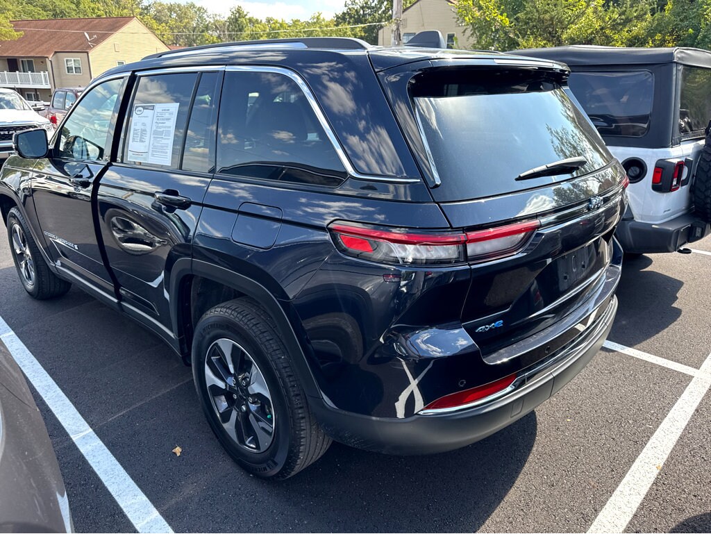 2023 Jeep Cherokee 4xe photo 2