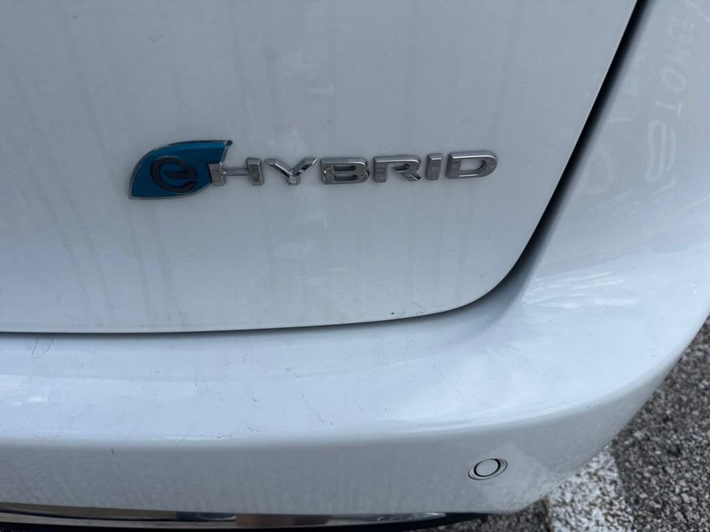 Bright White Clearcoat 2024 Chrysler Pacifica Hybrid Minivan Front-Wheel Drive 