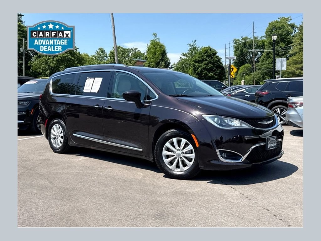 2018 Chrysler Pacifica Touring L Plus's photo
