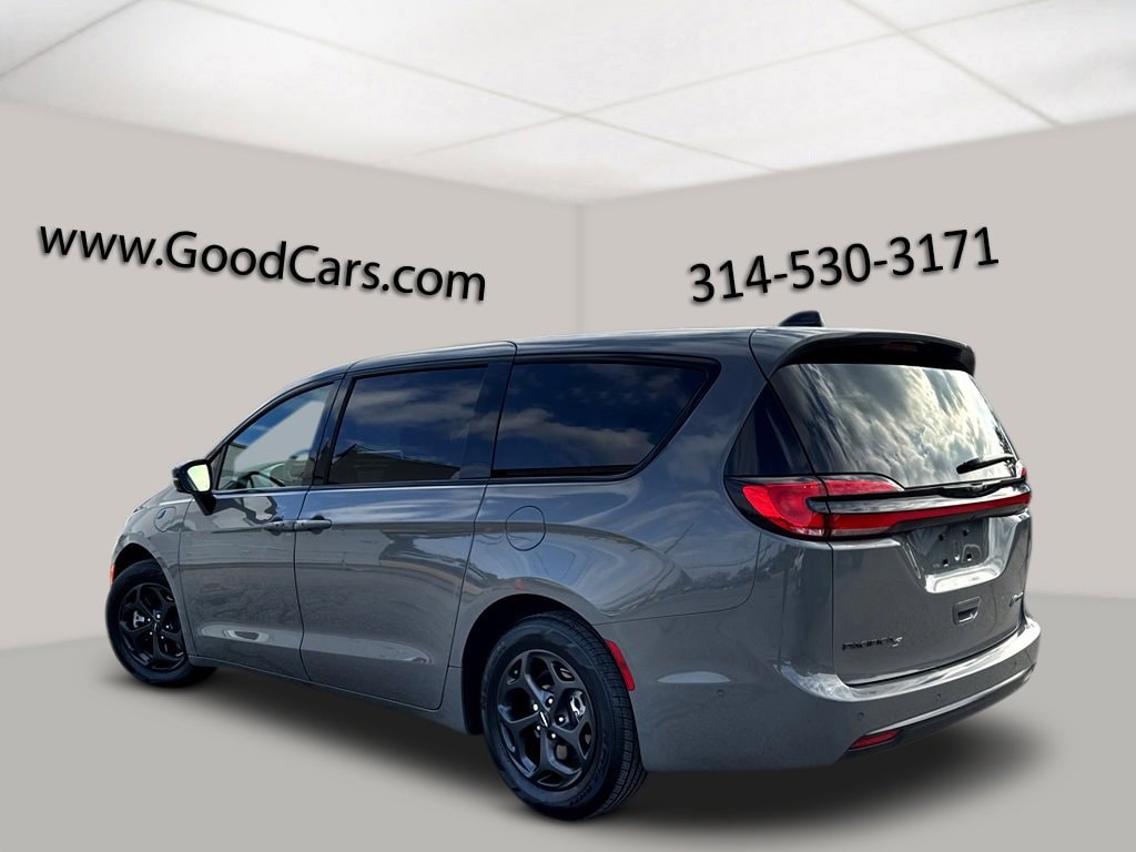 Certified 2023 Chrysler Pacifica Hybrid Limited Van