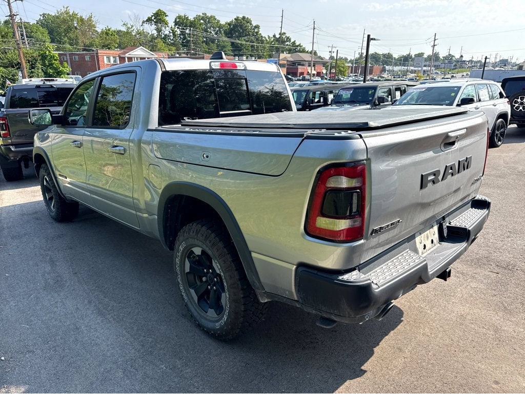 1C6SRFLT9KN869345