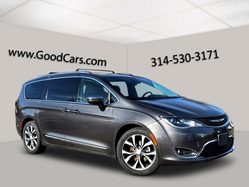2017 Chrysler Pacifica Limited's photo