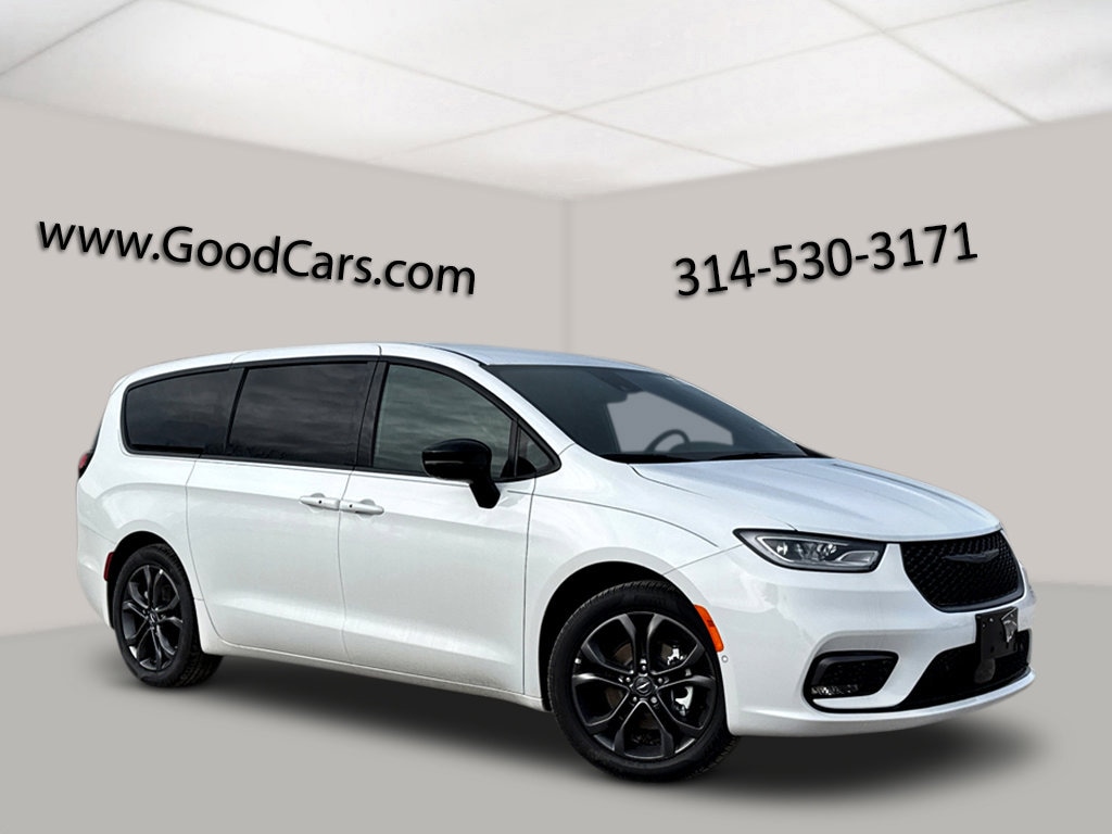 2026 Chrysler Pacifica Select's photo