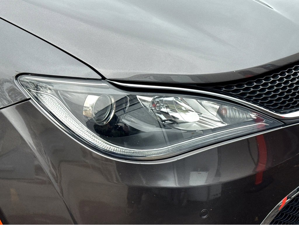 2017 Chrysler Pacifica Limited photo 3