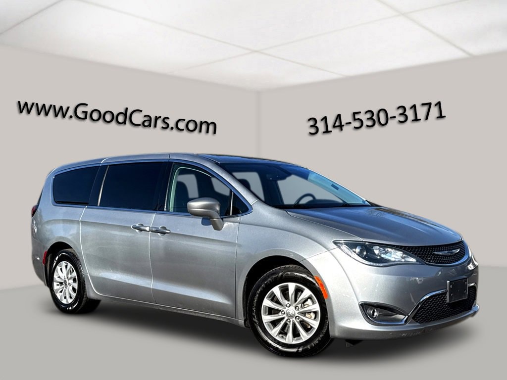 2019 Chrysler Pacifica Touring Plus's photo