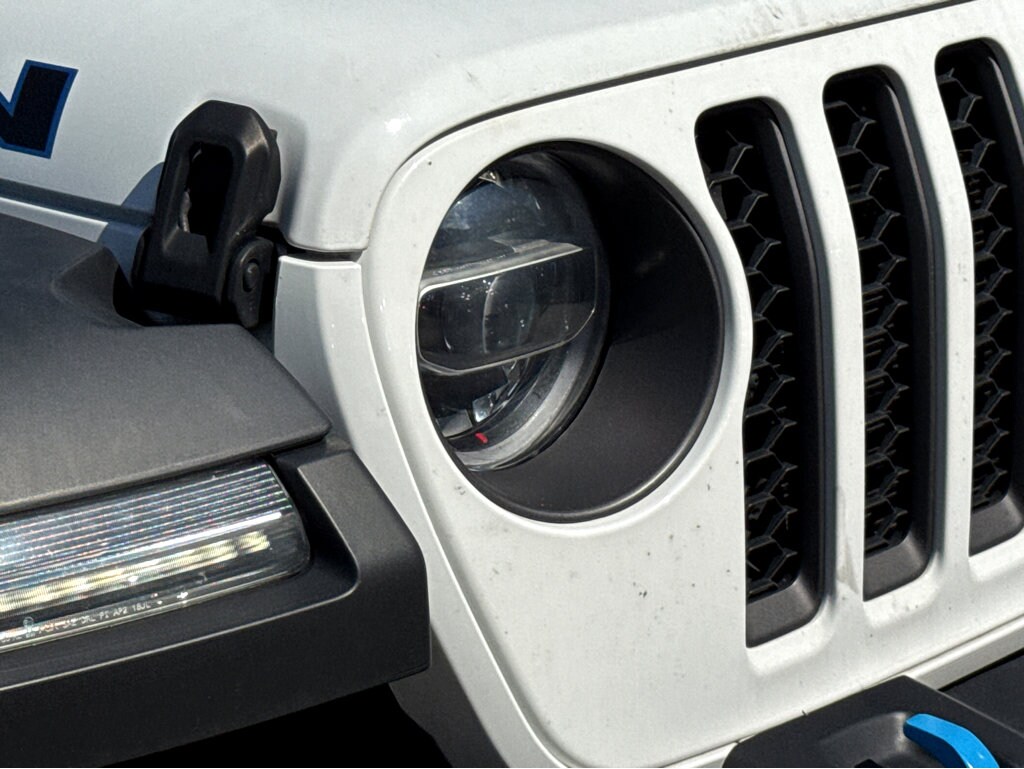 2022 Jeep Wrangler 4xe Unlimited Rubicon photo 3