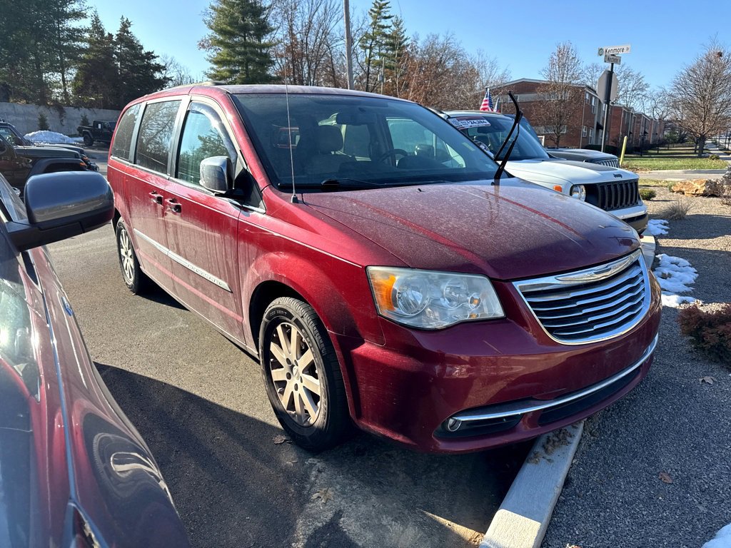 2011 Chrysler Town & Country Touring-L's photo