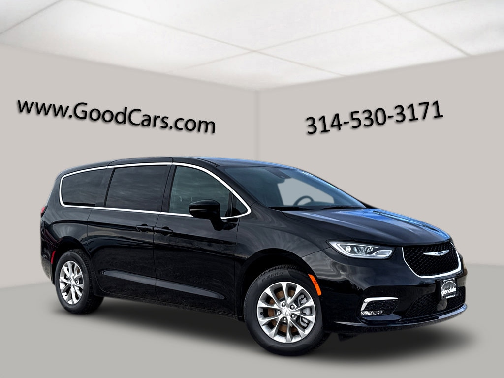 2026 Chrysler Pacifica Select's photo