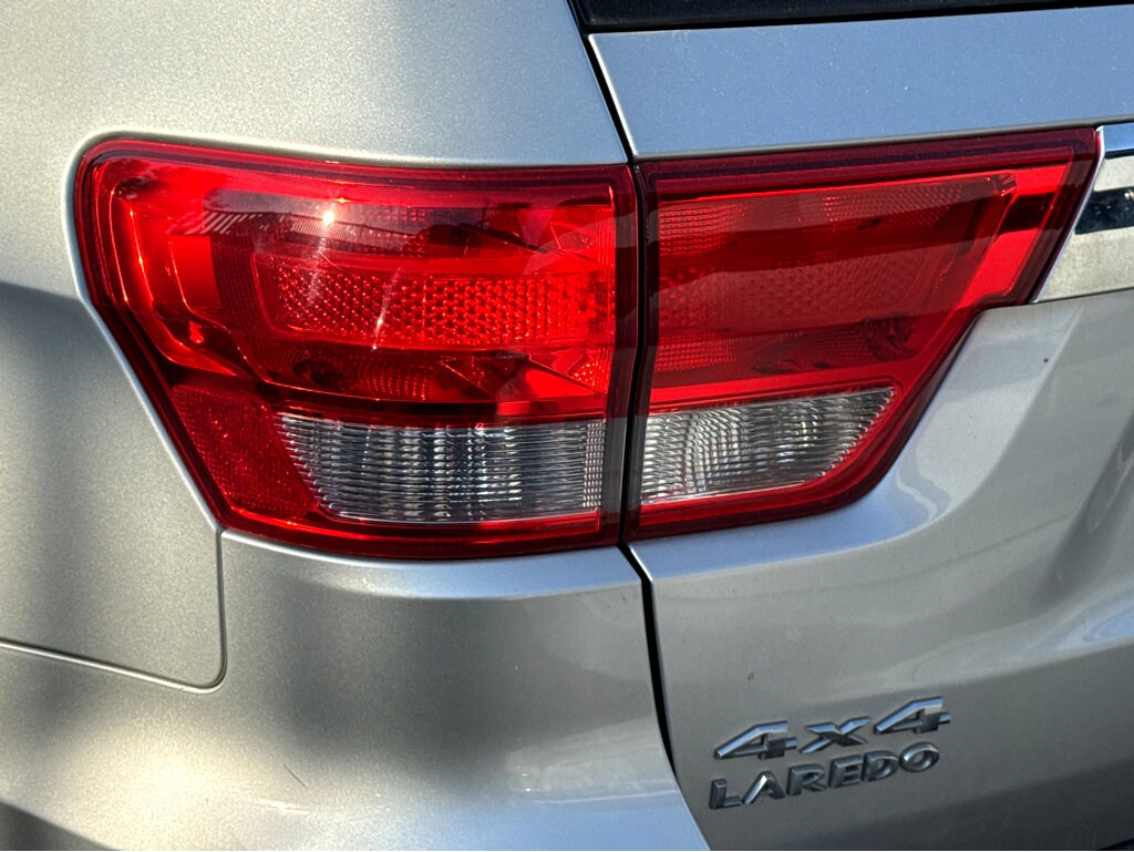 2013 Jeep Grand Cherokee Laredo photo 3