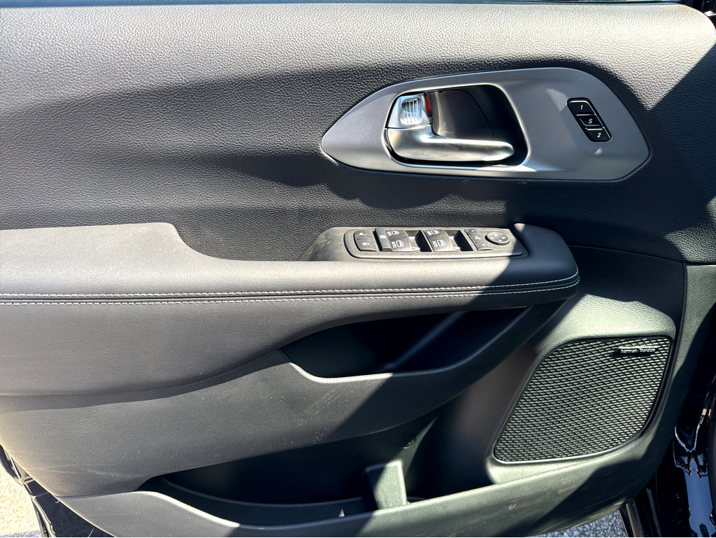 2026 Chrysler Pacifica Limited - Photo 14