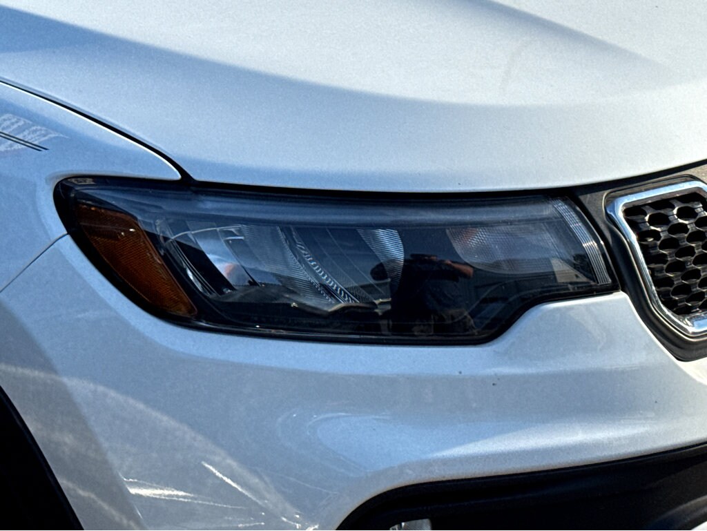 2023 Jeep Compass Latitude photo 3