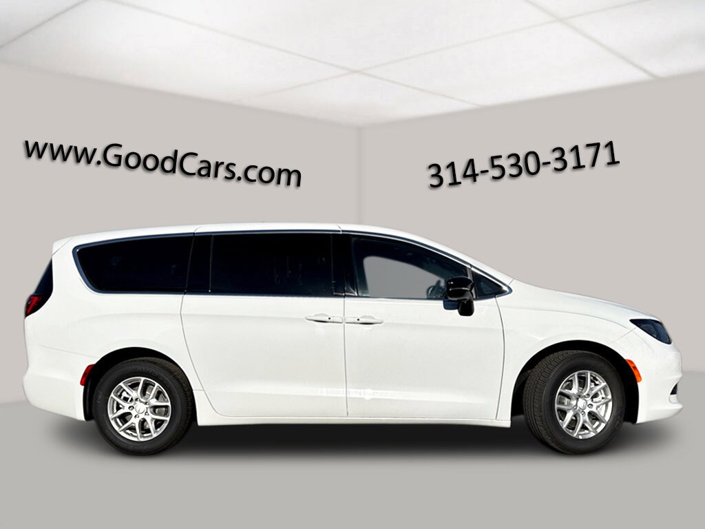 2026 Chrysler Voyager LX photo 3