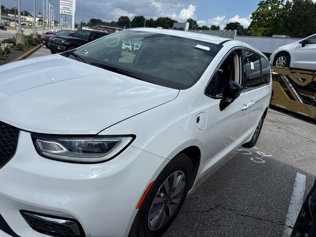 Used 2024 Chrysler Pacifica Hybrid Select Van