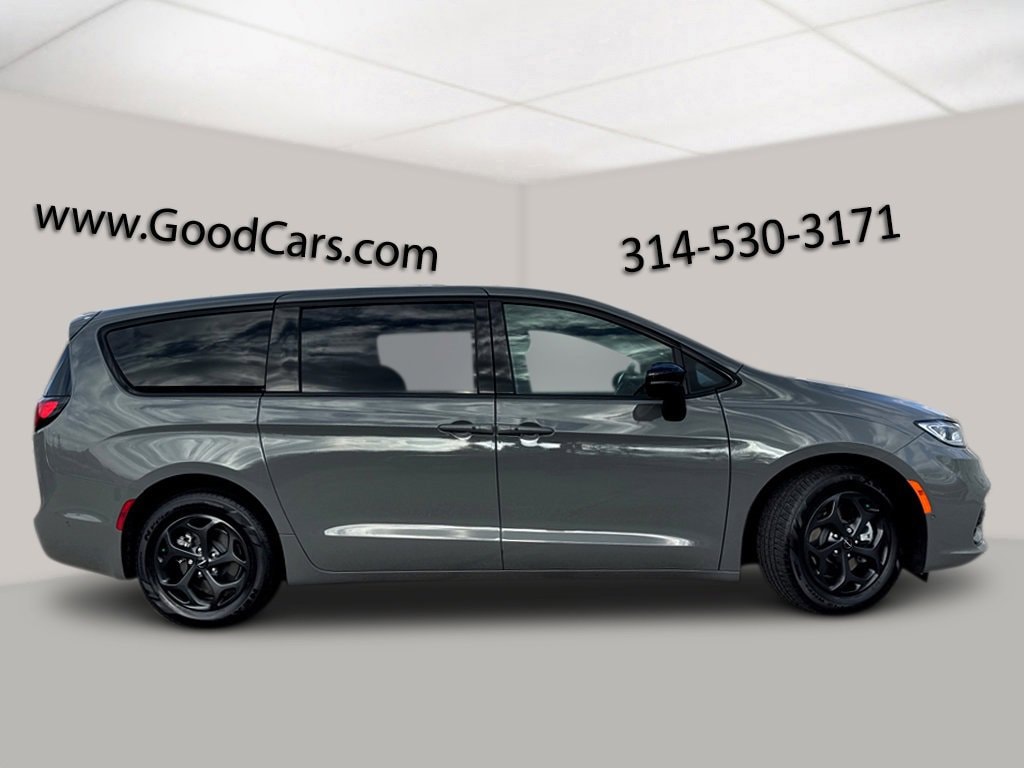 Certified 2023 Chrysler Pacifica Hybrid Limited Van