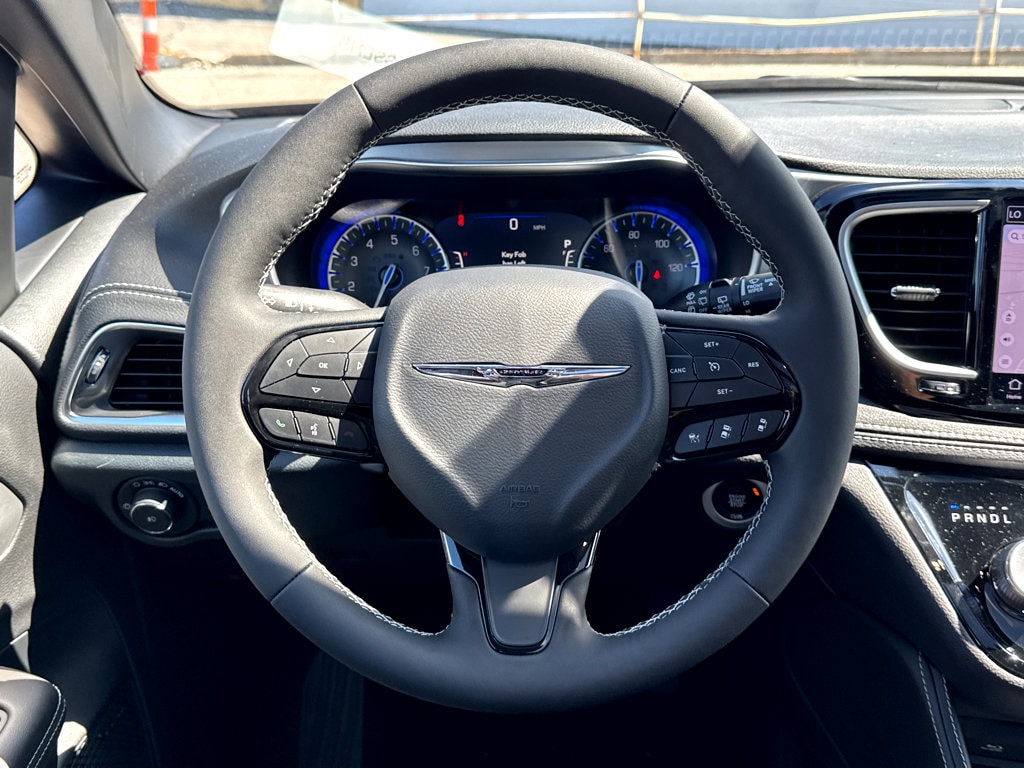 2026 Chrysler Pacifica Limited - Photo 16