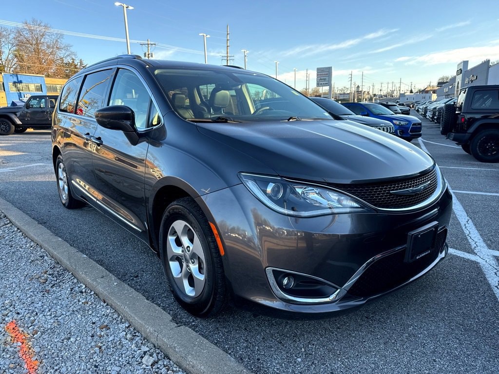 2017 Chrysler Pacifica Touring-L Plus's photo