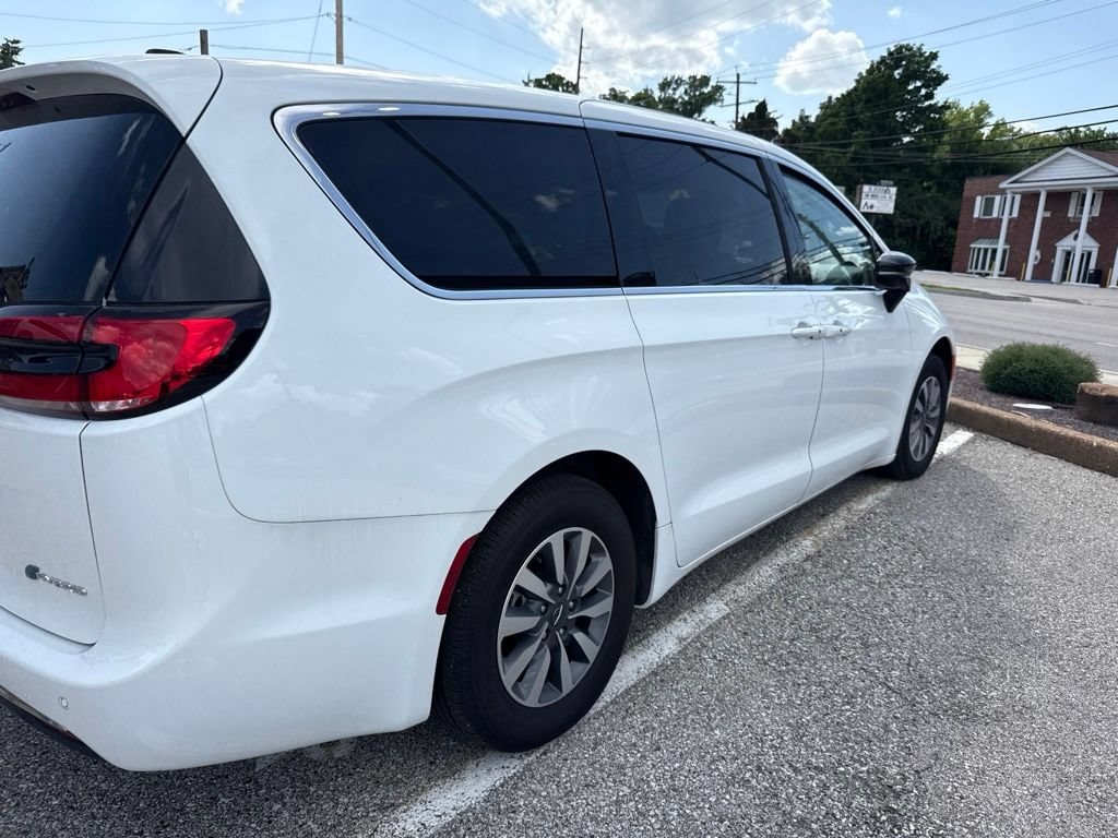 Used 2024 Chrysler Pacifica Hybrid Select Van
