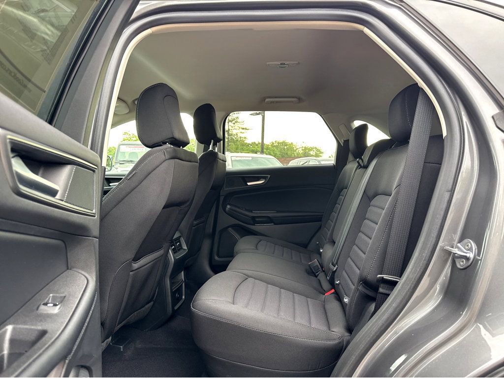 2024 Ford Edge SE - Photo 11