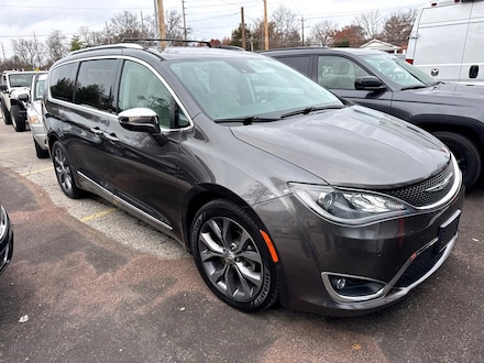 2017 Chrysler Pacifica Limited Van