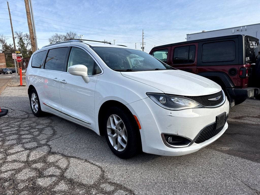 2019 Chrysler Pacifica Touring L's photo