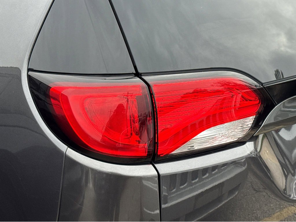 2017 Chrysler Pacifica Limited photo 4