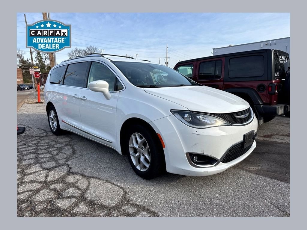 2019 Chrysler Pacifica Touring L's photo