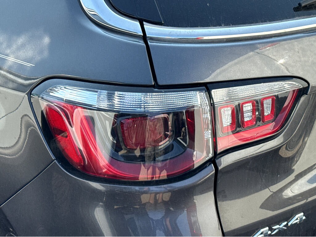2023 Jeep Compass Latitude photo 4
