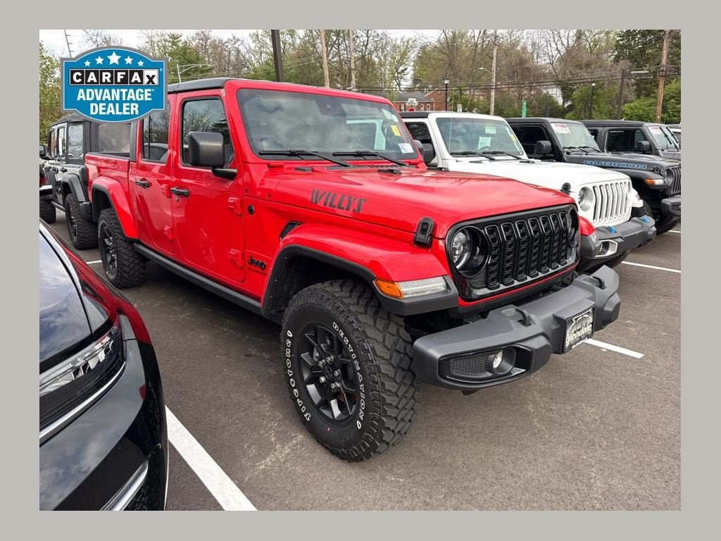 Firecracker Red Clearcoat 2025 Jeep Gladiator Willys Crew Cab 4WD Pickup Truck Four-Wheel Drive Automatic