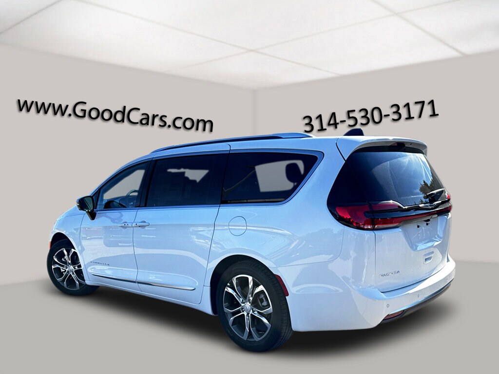 2026 Chrysler Pacifica Pinnacle photo 2