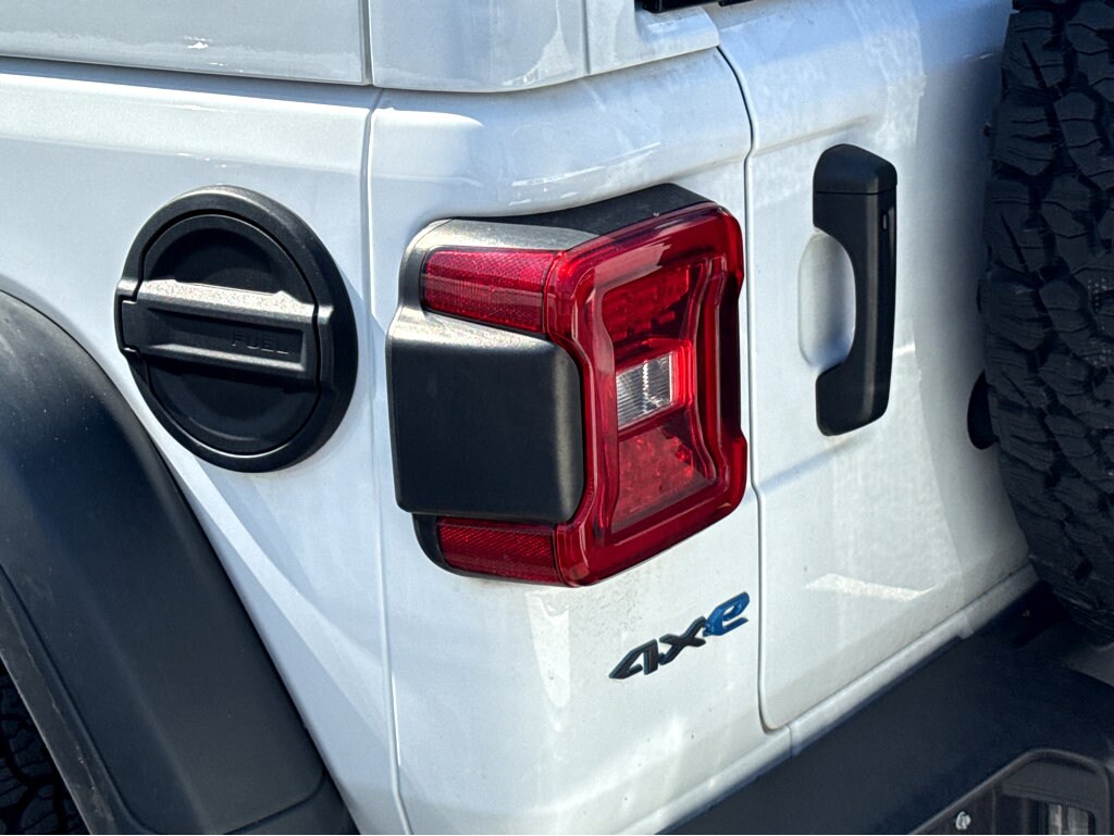 2022 Jeep Wrangler 4xe Unlimited Rubicon photo 4