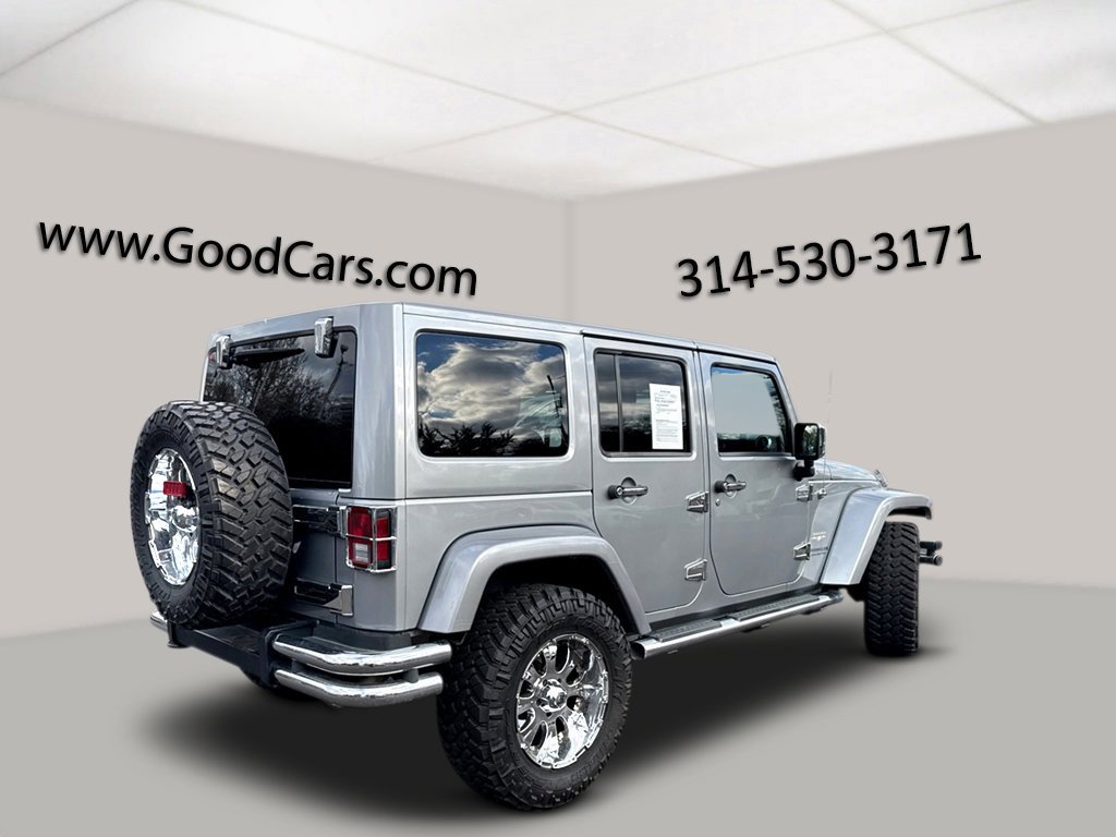 2013 Jeep Wrangler Unlimited Sahara photo 2