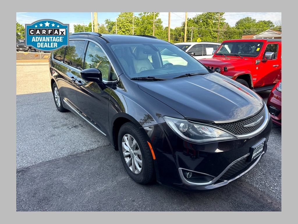 2018 Chrysler Pacifica Touring L Plus's photo