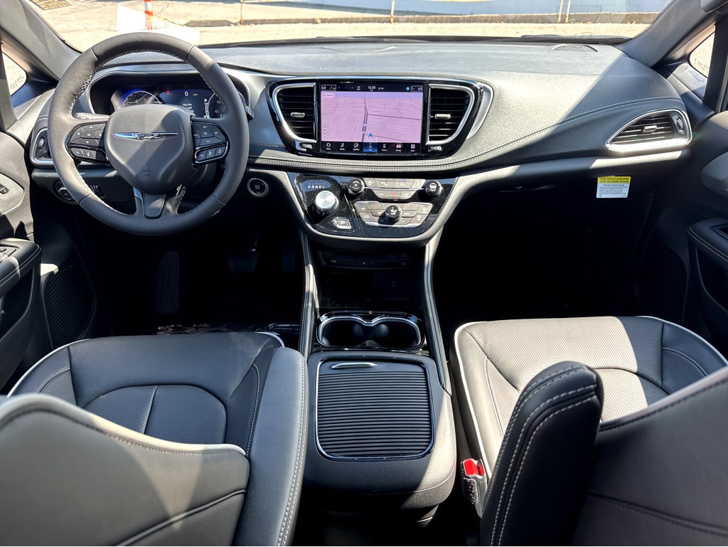 2026 Chrysler Pacifica Limited - Photo 15