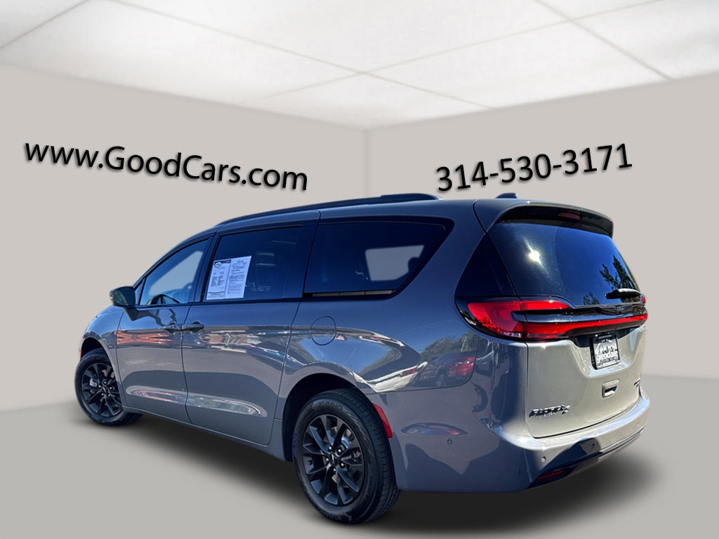 Used 2021 Chrysler Pacifica Limited Van
