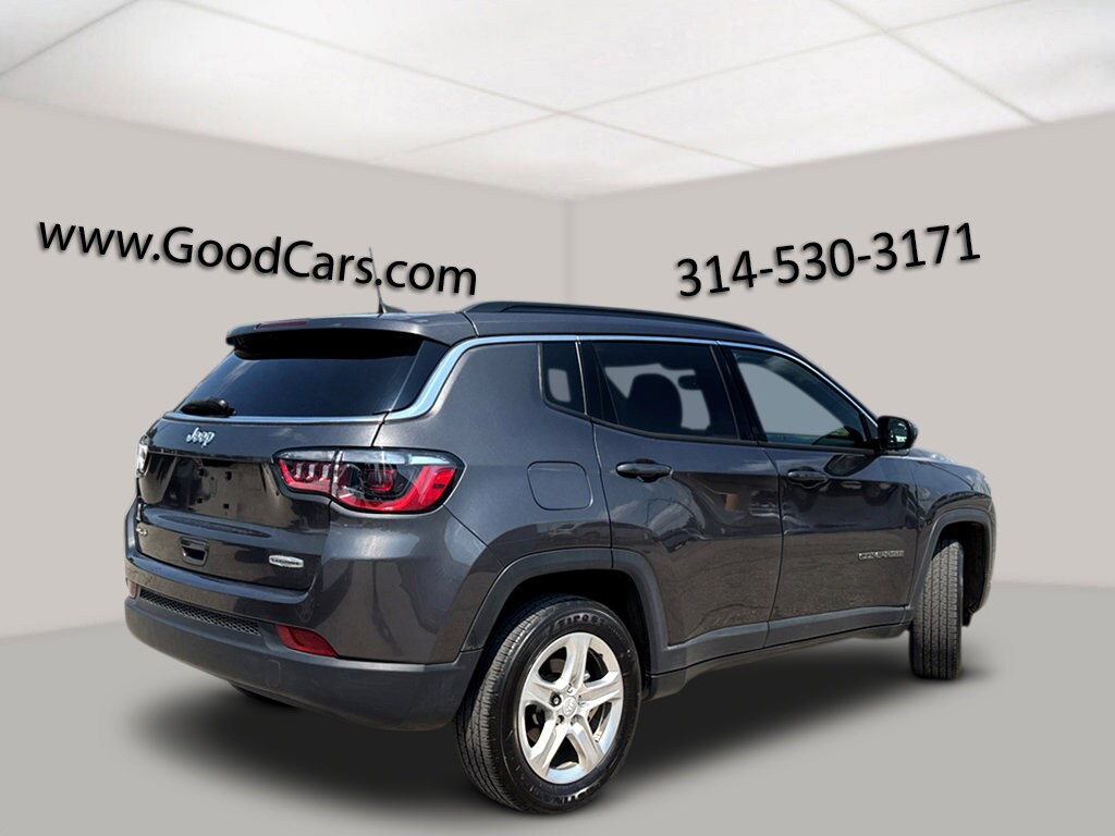 2023 Jeep Compass Latitude photo 2