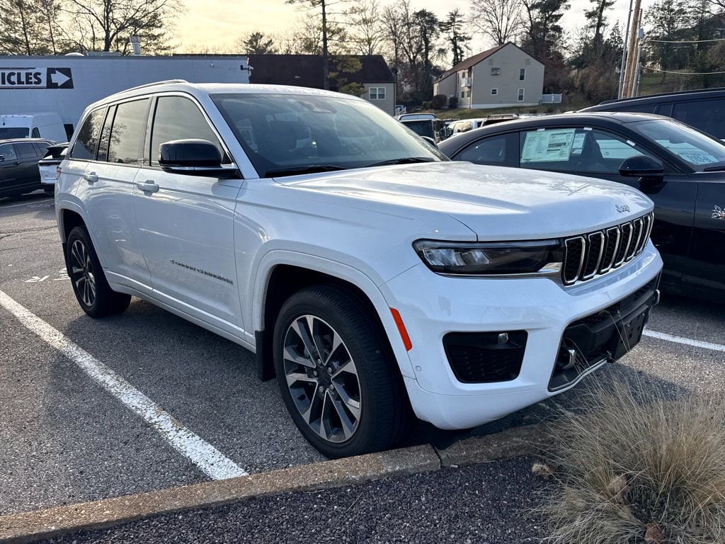 2025 Jeep Grand Cherokee Overland 4WD