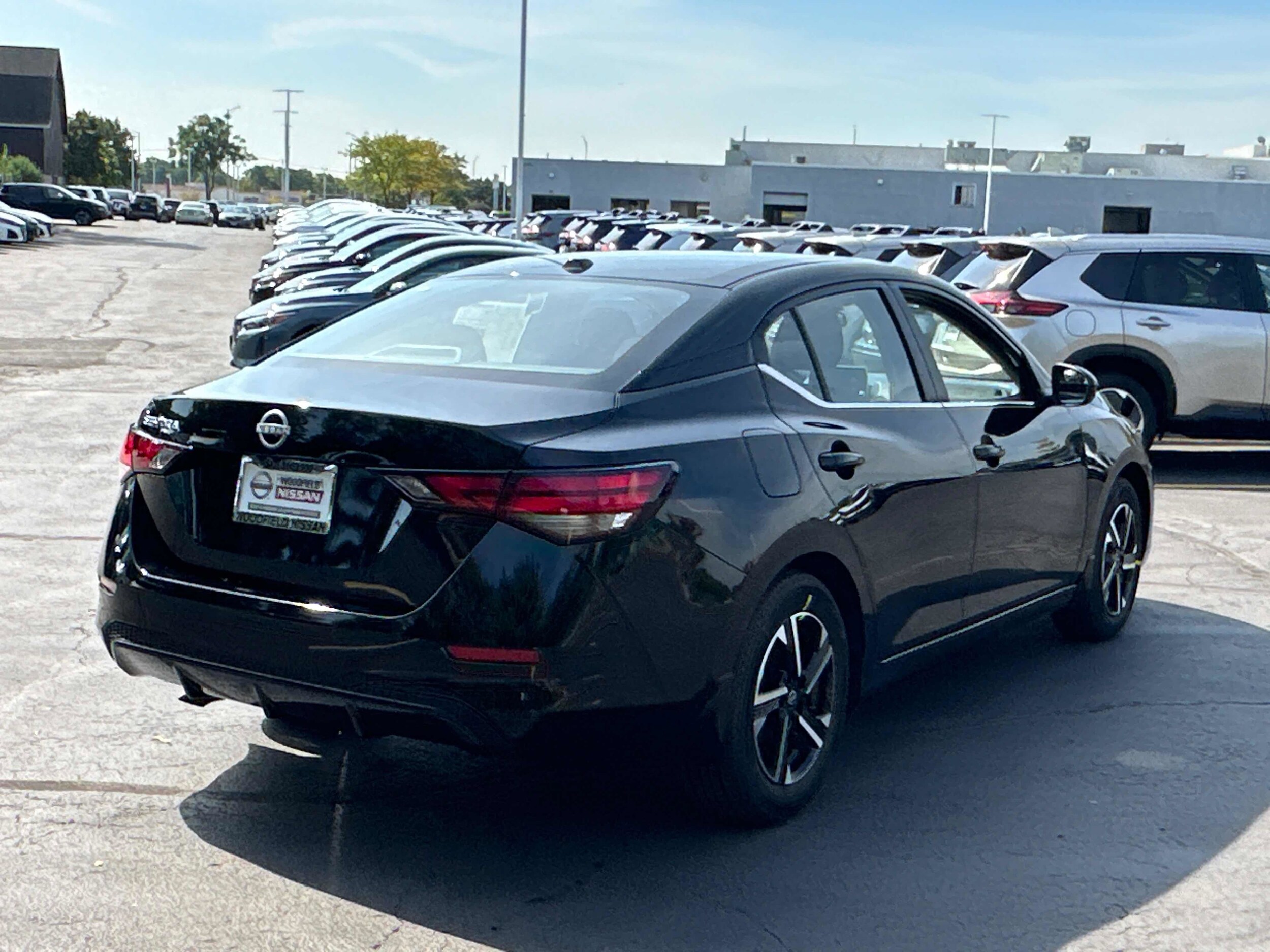 2025 Nissan Sentra SV photo 4