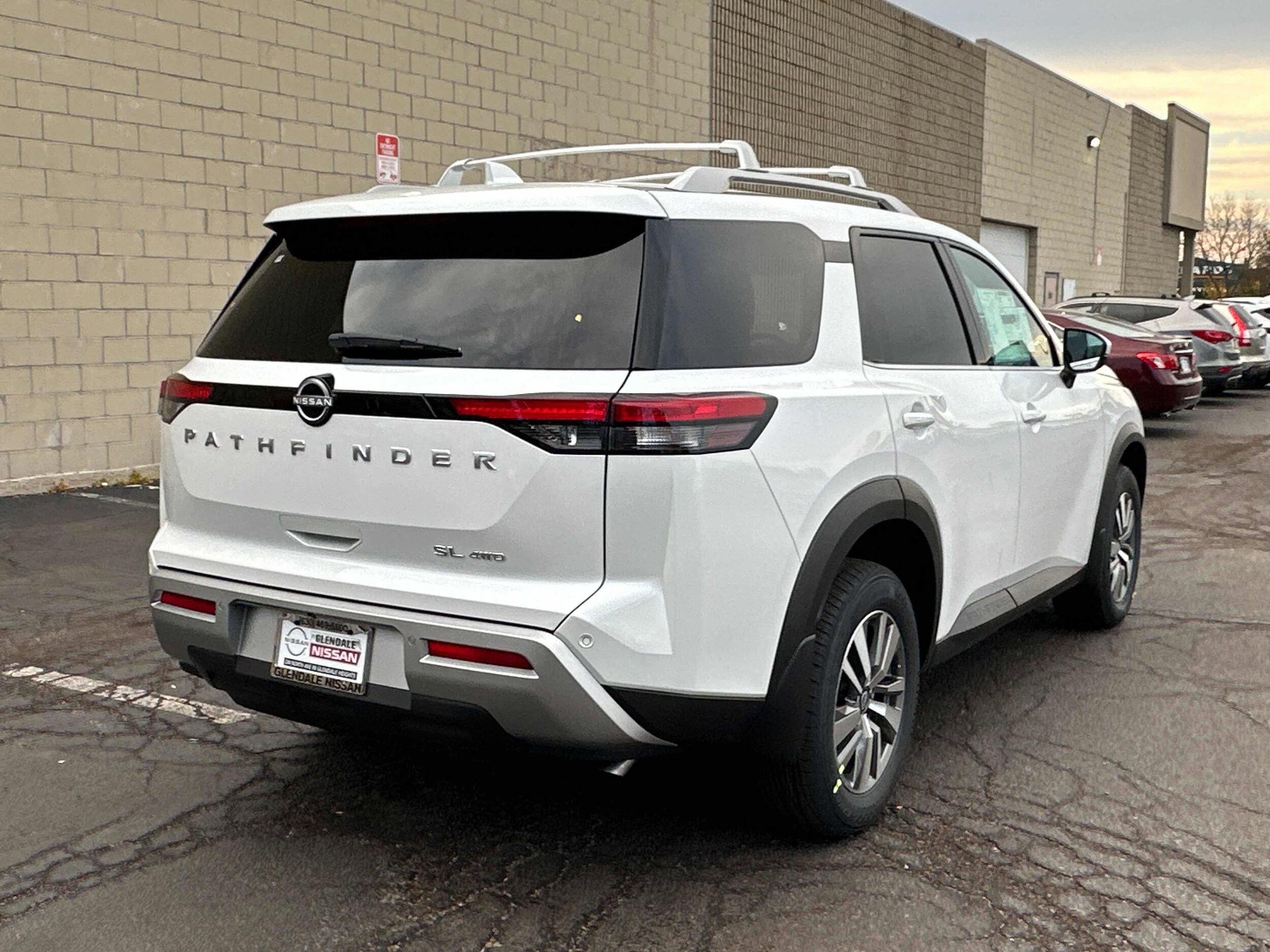 2025 Nissan Pathfinder SL photo 4