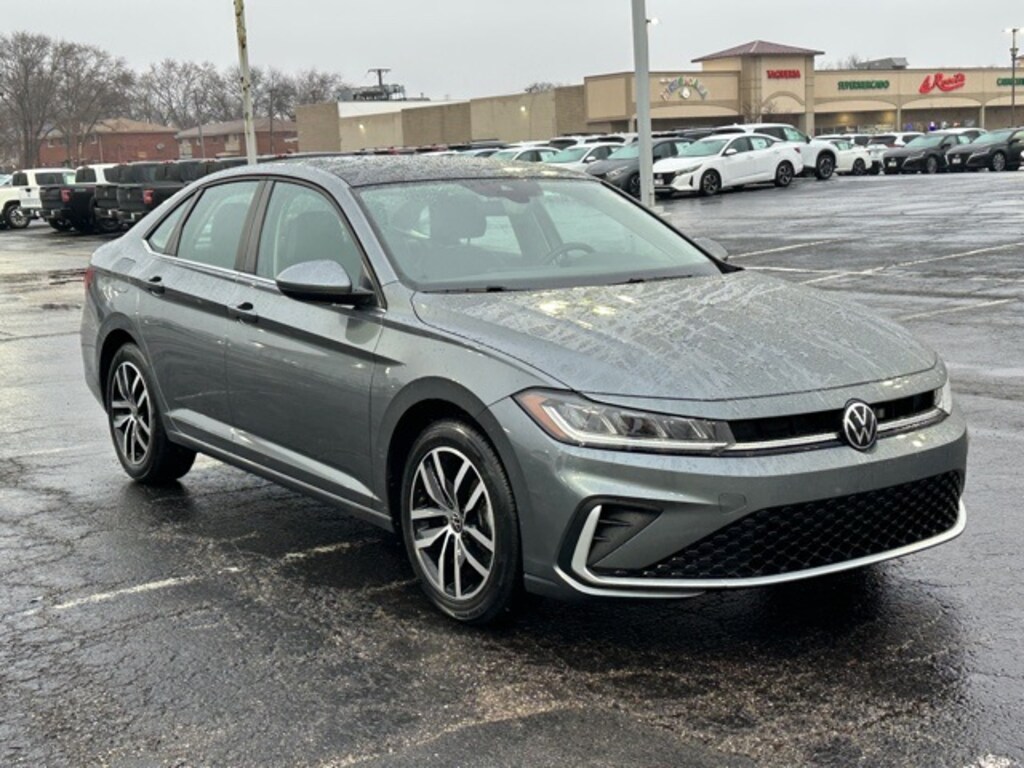Used 2025 Volkswagen Jetta 1.5T SE Sedan