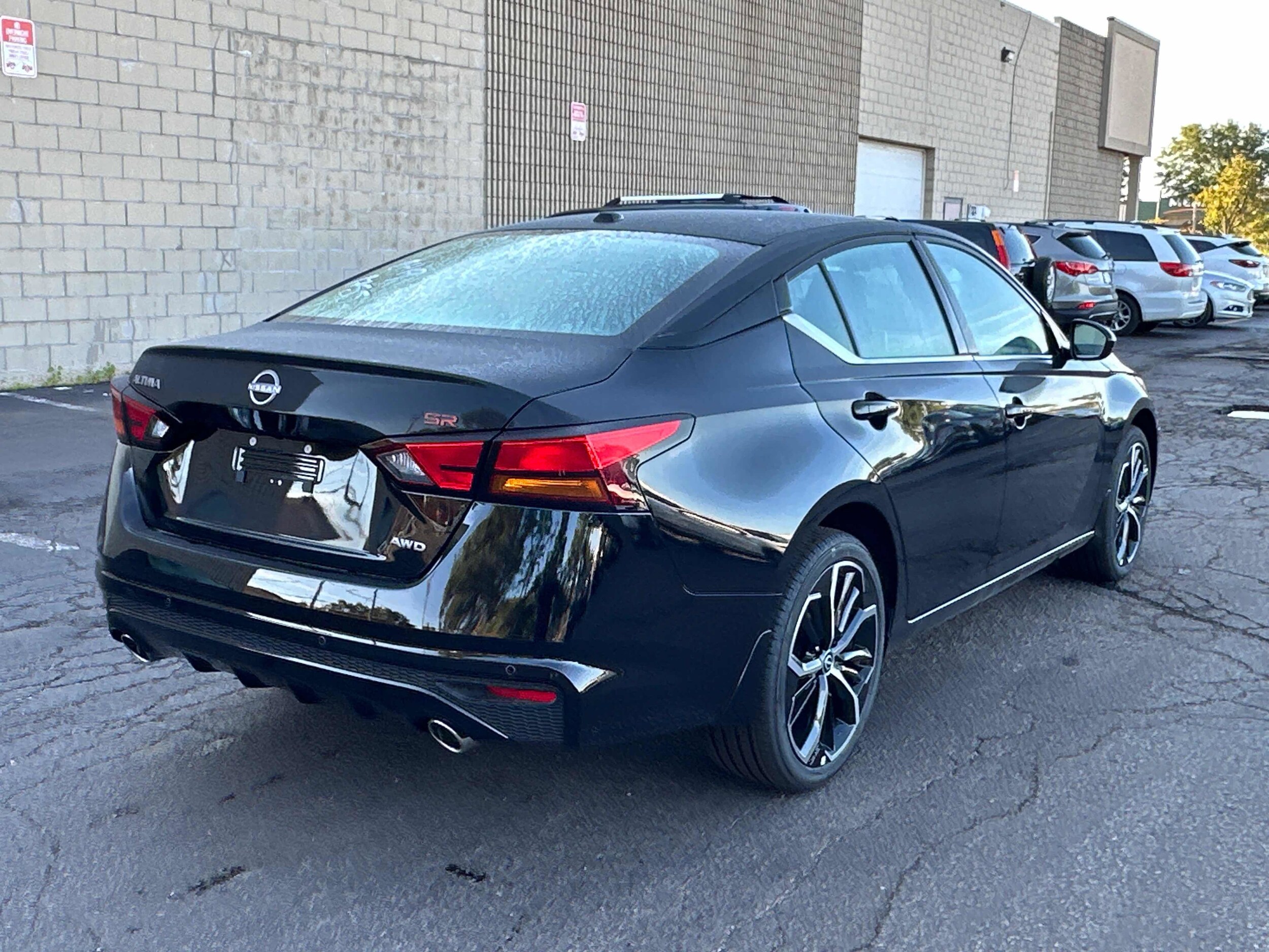 2025 Nissan Altima SR photo 4